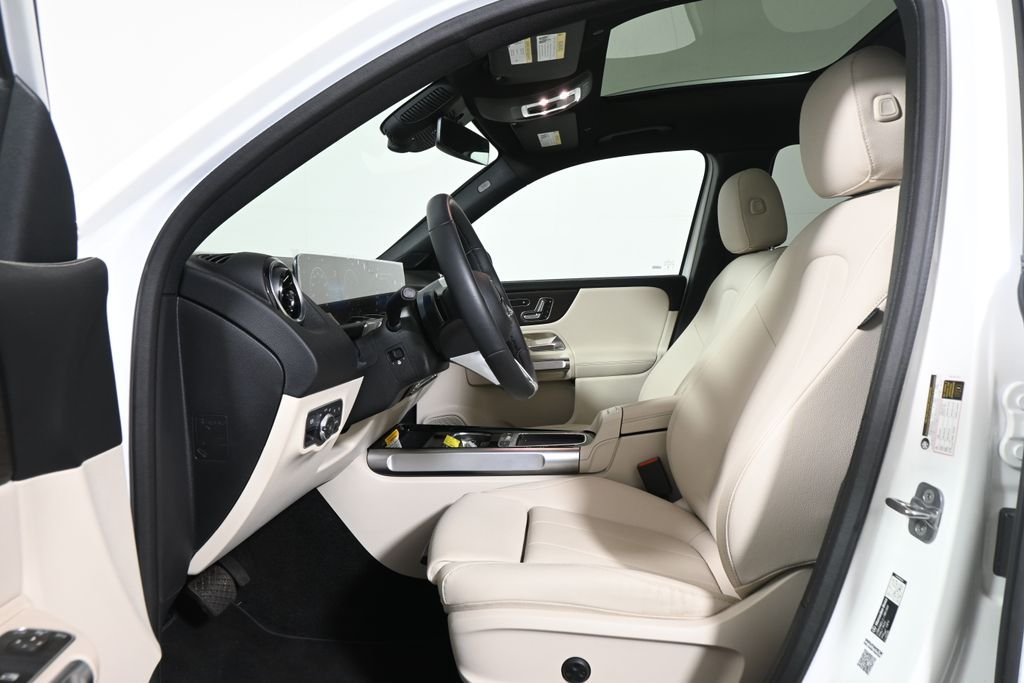 Used 2026 Polar White Mercedes-Benz GLB 250 image 3