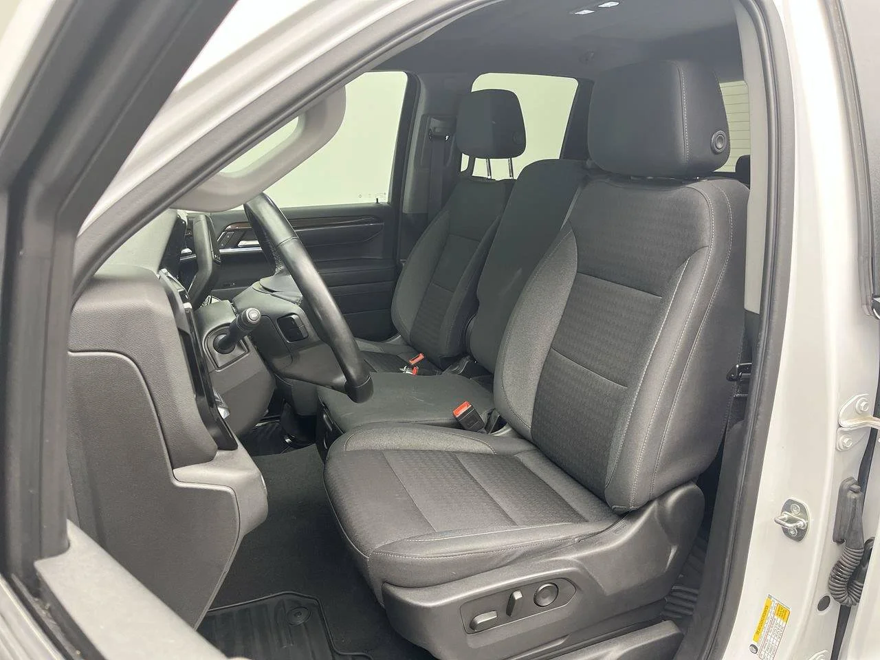 2023 Chevrolet Silverado 1500 LT - Photo 10