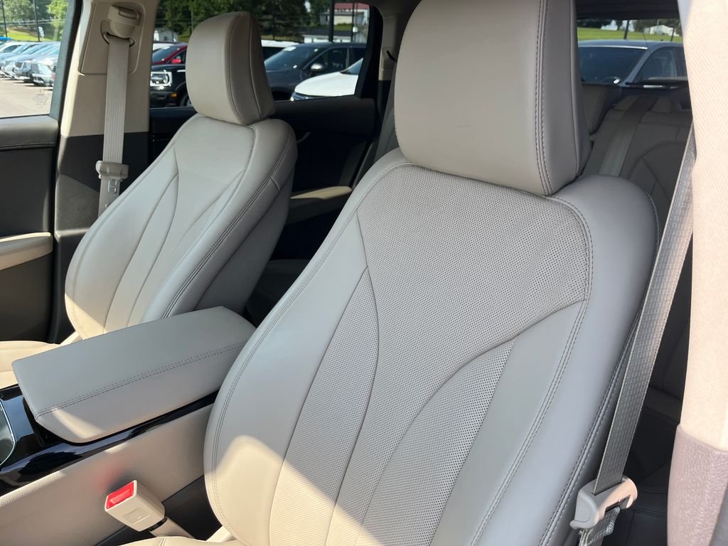 Used 2023 Beige Lincoln Reserve image 12