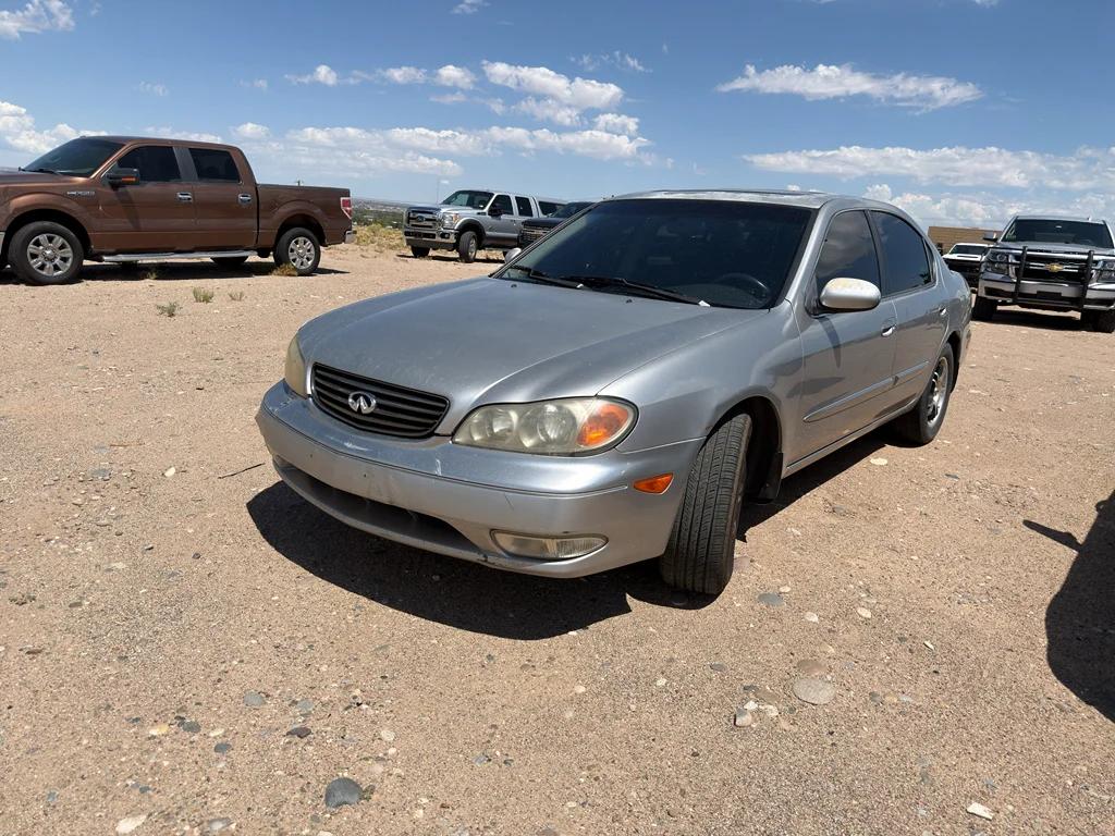 Used 2002  INFINITI Luxury image 1