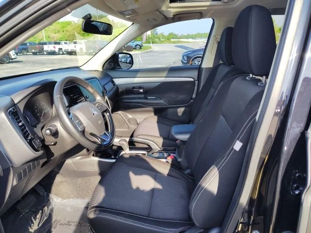 Used 2017 Black Mitsubishi SE image 11