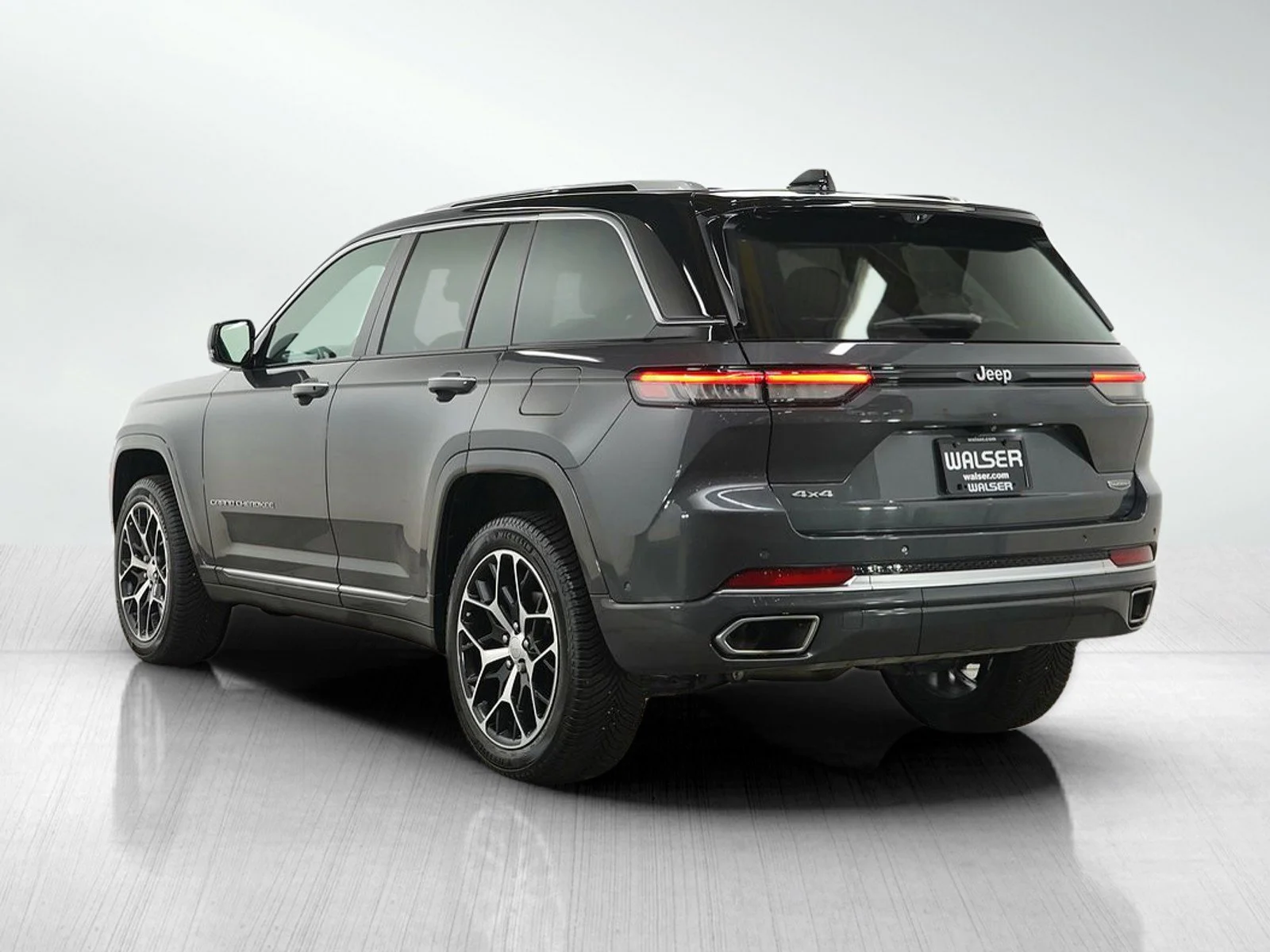 Used 2024 Baltic Gray Metallic Clearcoat Jeep Summit Reserve image 3