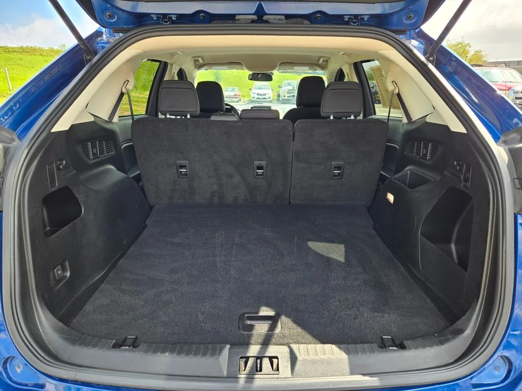 Used 2021 Blue Ford SE image 27