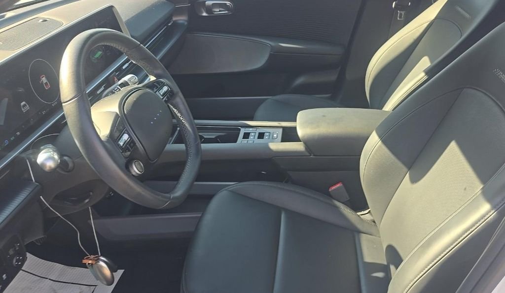 Used 2024 White Hyundai SEL image 5