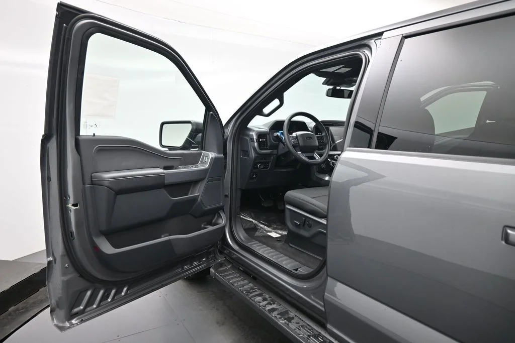 New 2026 Carbonized Gray Metallic Ford XLT image 8