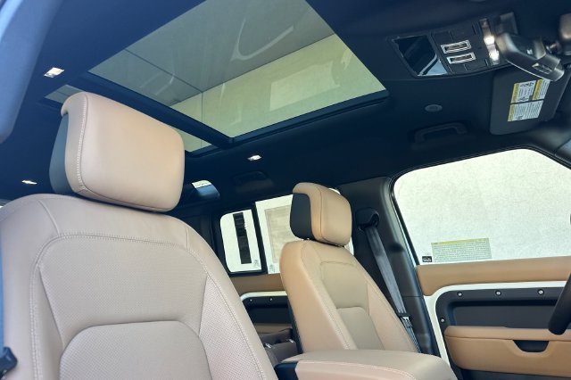New 2026 Fuji White Land Rover X-Dynamic SE image 16
