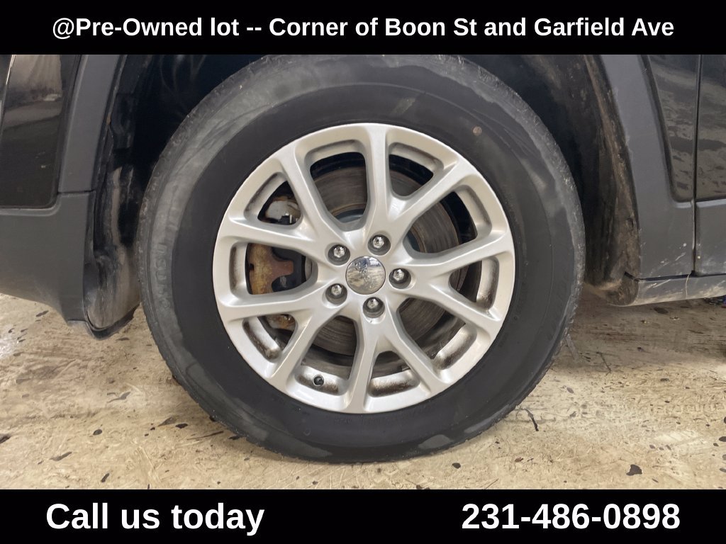 Used 2015 Black Jeep Latitude image 19