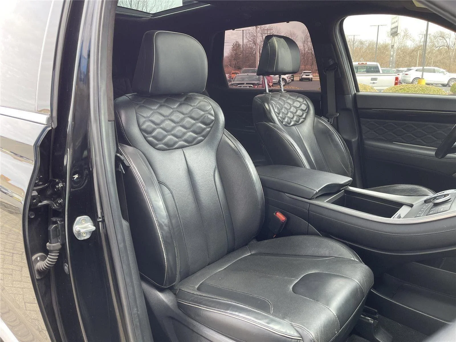 Used 2021 Black Hyundai Calligraphy image 35