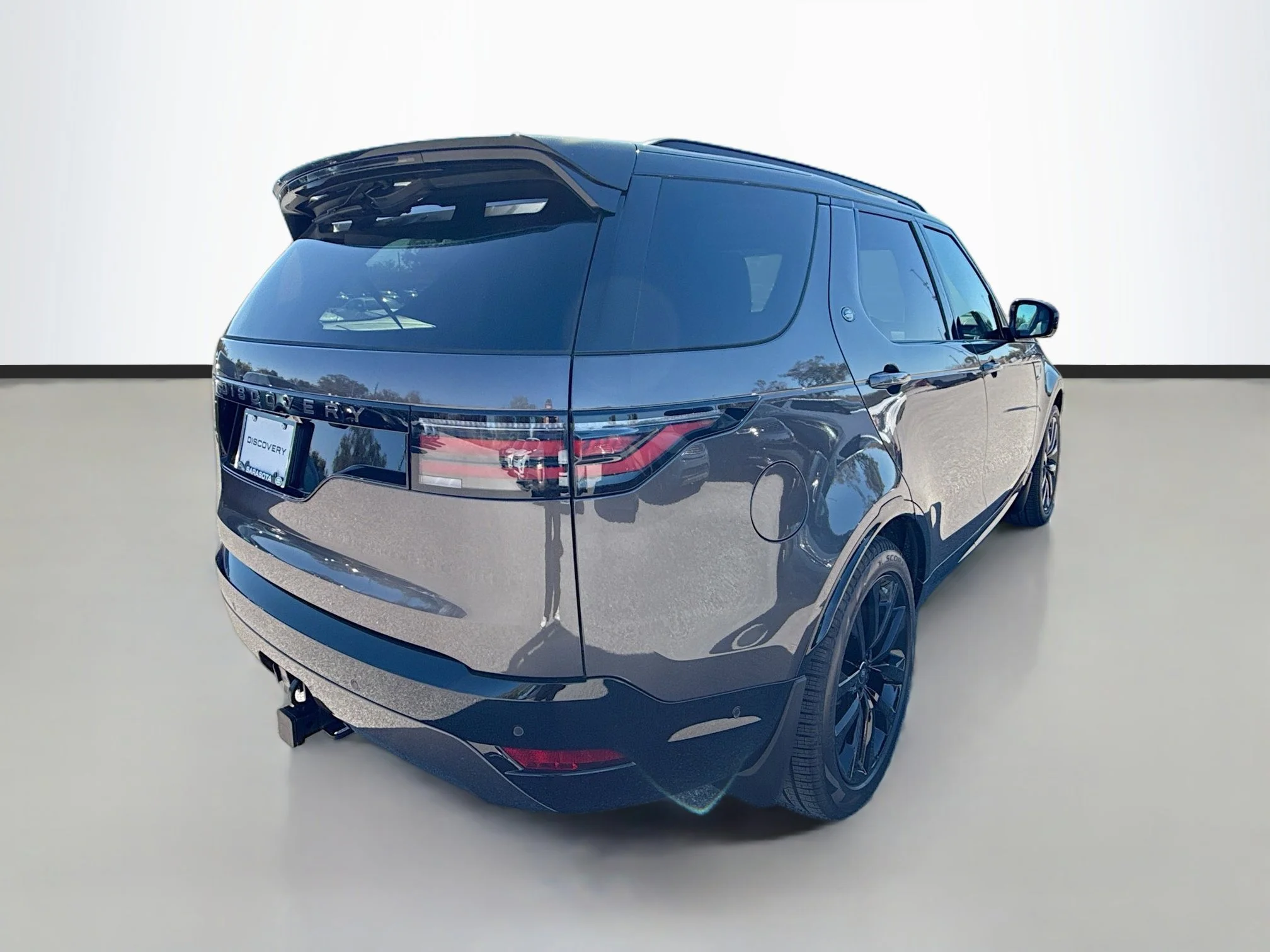 New 2026 Charente Grey Land Rover Dynamic SE image 5