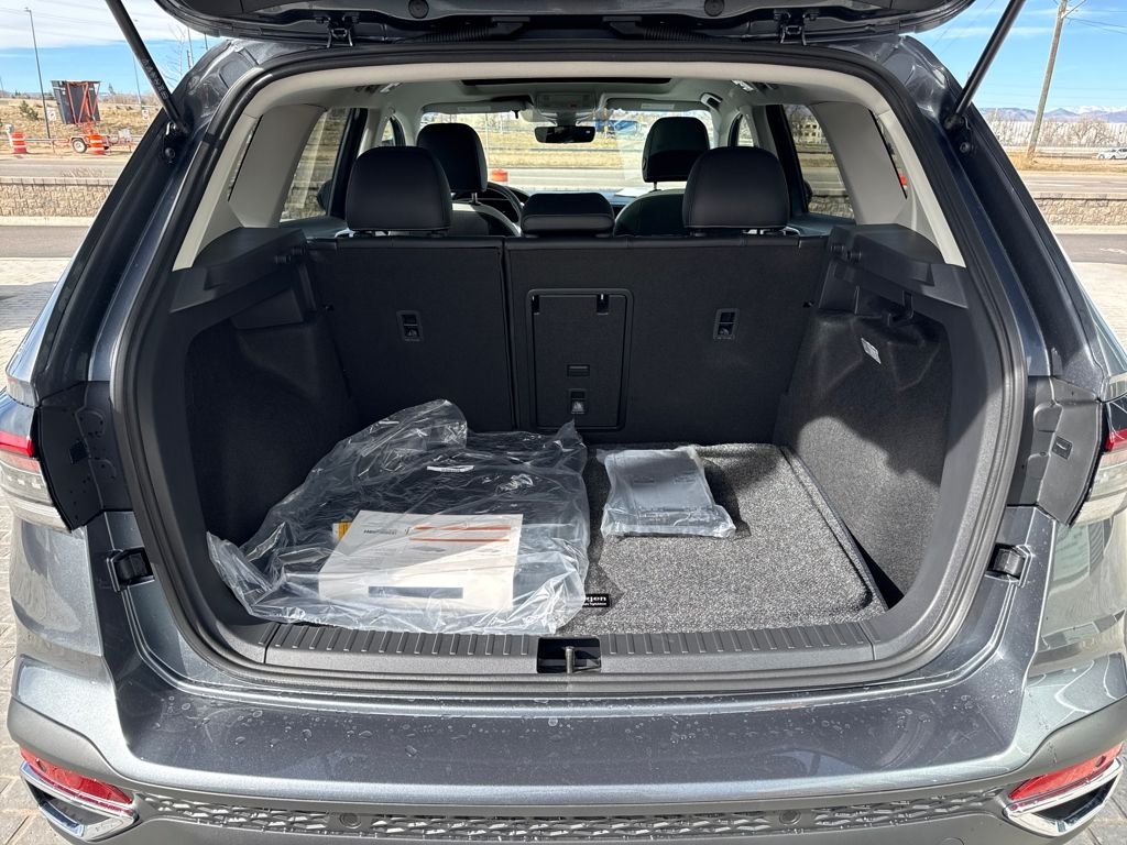 New 2026 Platinum Gray Metallic Volkswagen 1.5T SE image 28