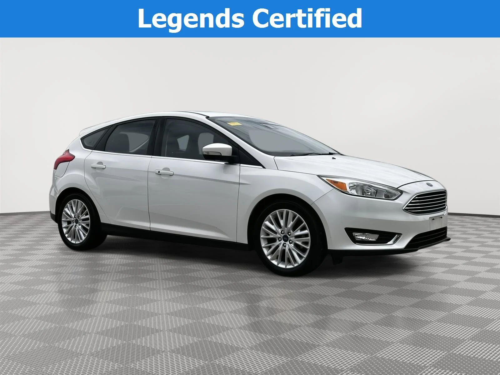 2017 Ford Focus 5 Door Hatch Titanium's photo