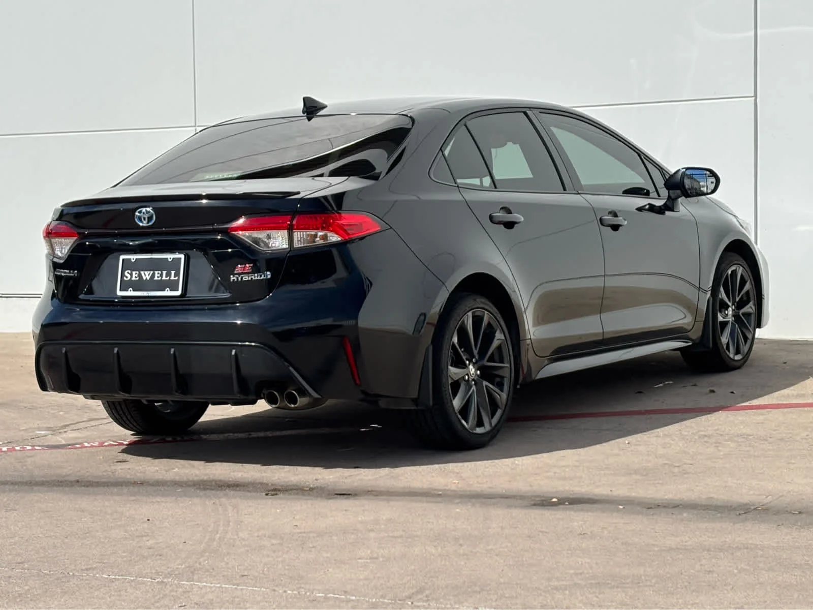 Used 2024  Toyota Hybrid LE image 4