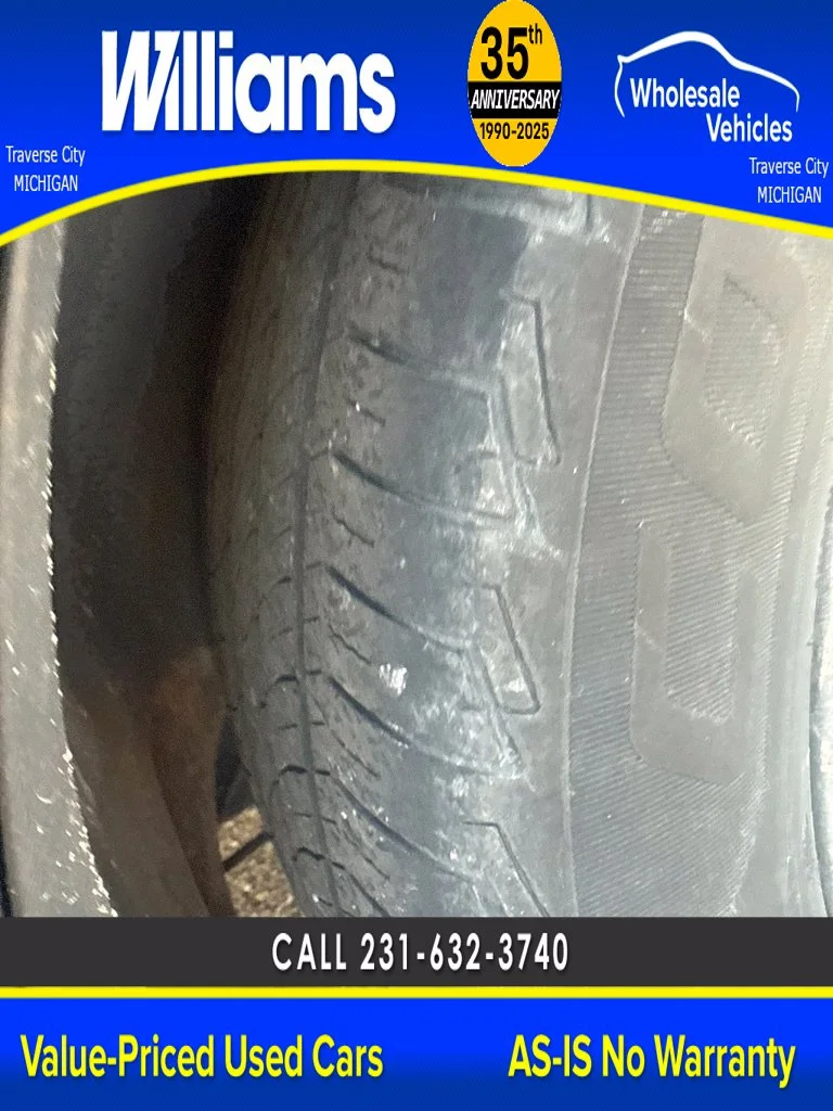 Used 2009 Black Chevrolet LT image 26