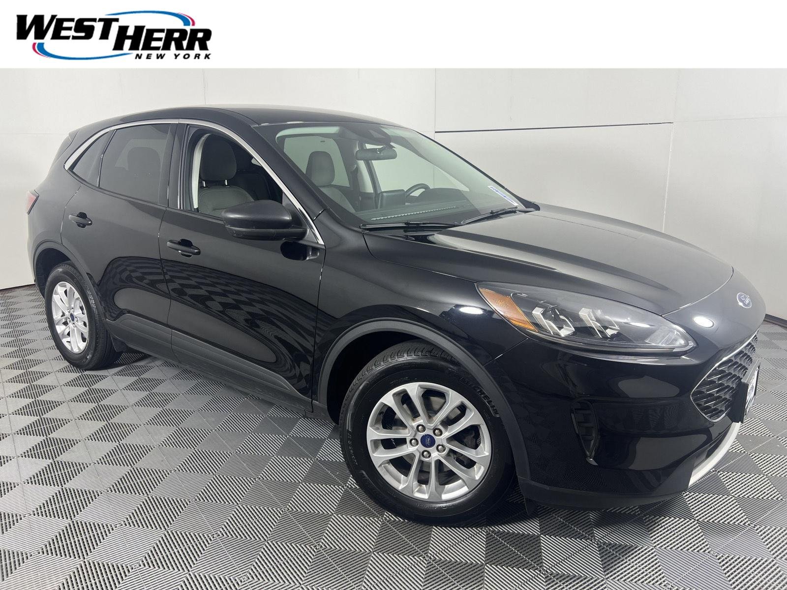 Used 2022 Agate Black Ford SE image 1
