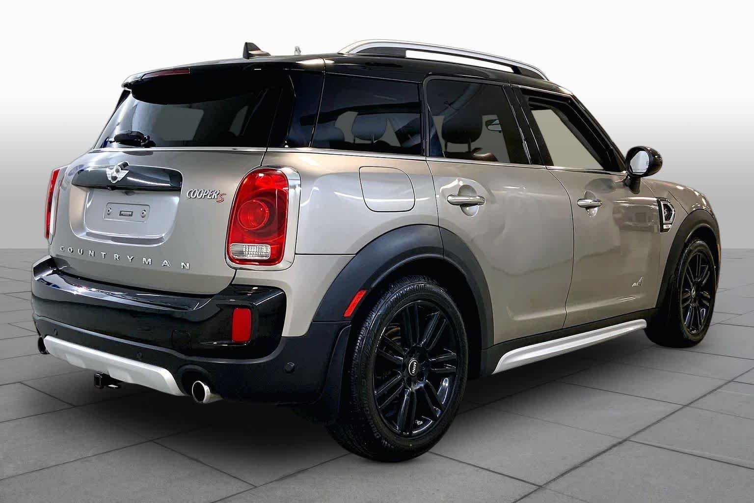 Used 2017 Melting Silver Metallic MINI Cooper S image 12