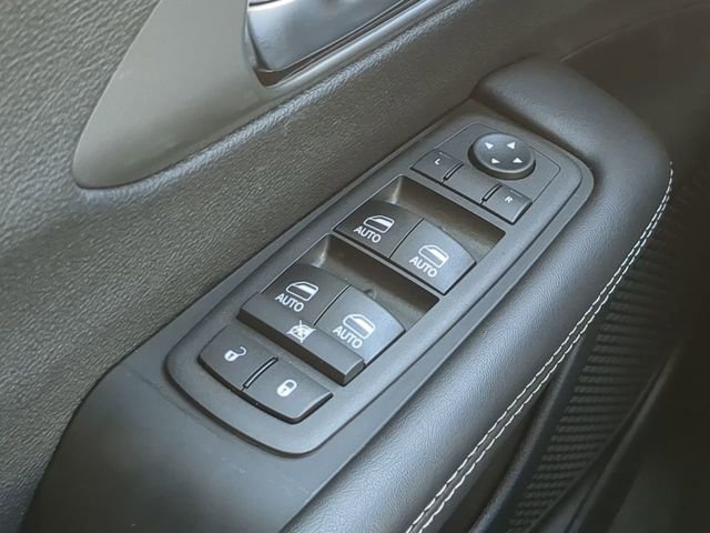 New 2026 Diamond Black Crystal Pearl-Coat Exterior Paint Chrysler LX image 29
