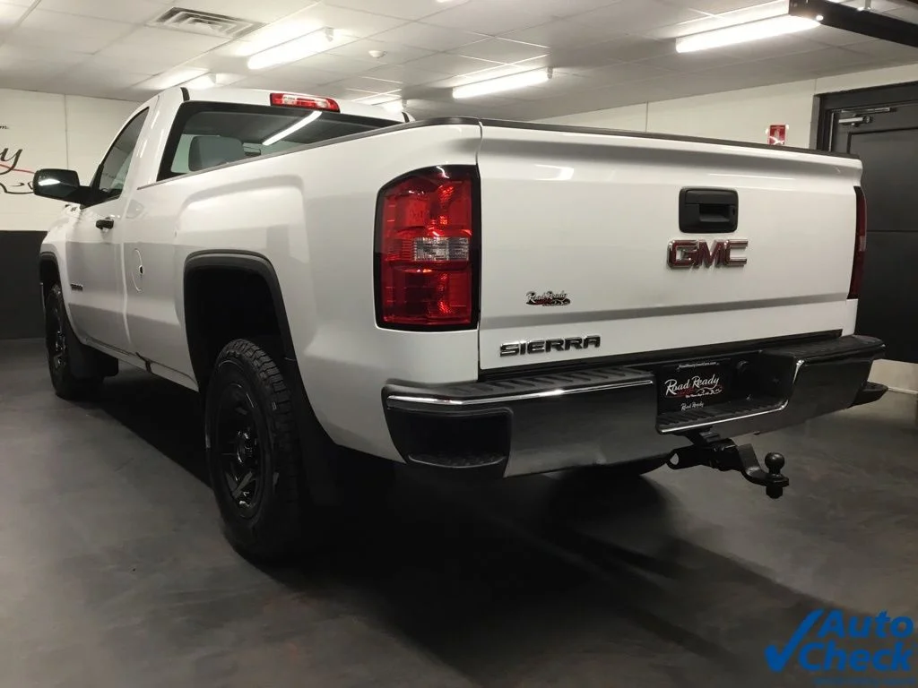 Used 2018 White GMC Base image 8
