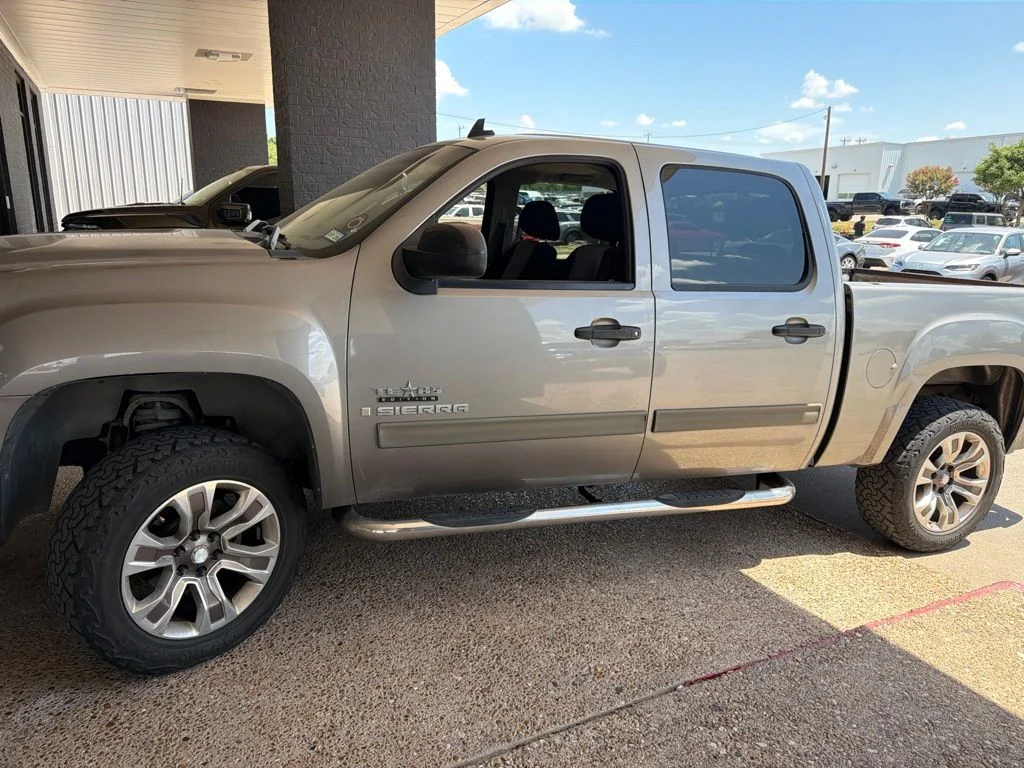 Used 2007 Gray GMC SL image 1