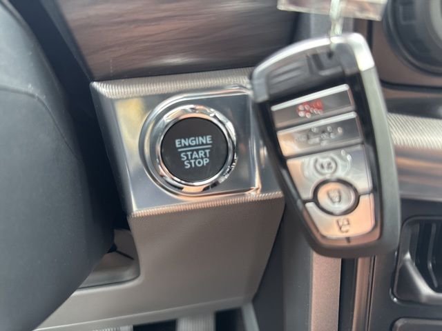 New 2026 Star White Metallic Tri-Coat Ford Lariat image 57