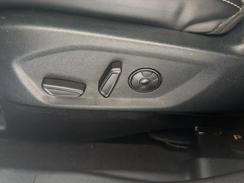 Used 2019 Black Metallic Ford Platinum image 11