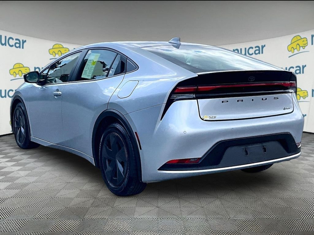 Used 2023  Toyota LE image 4
