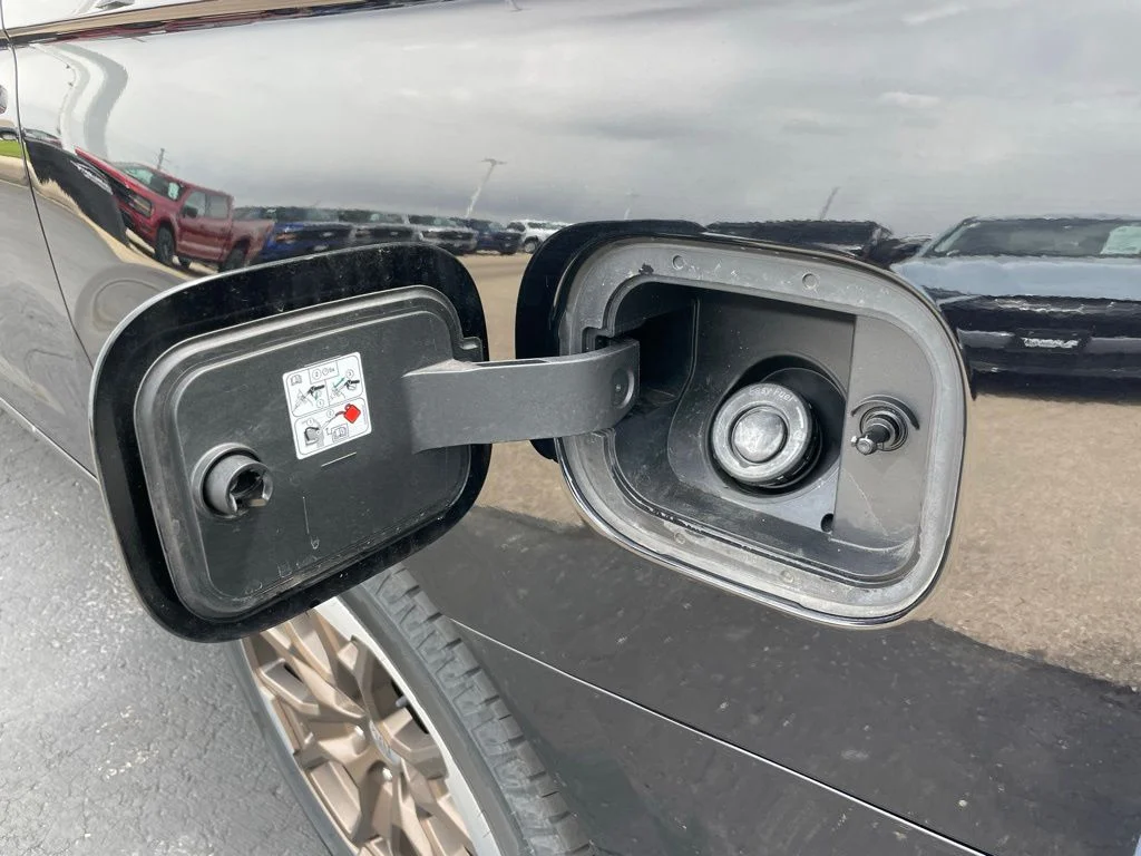 Used 2025 Black Metallic Ford King Ranch image 70