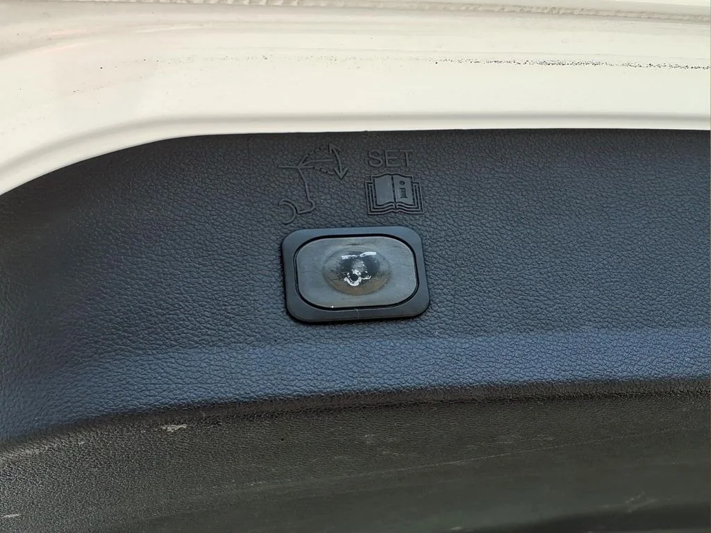 Used 2017 White Ford SE image 32