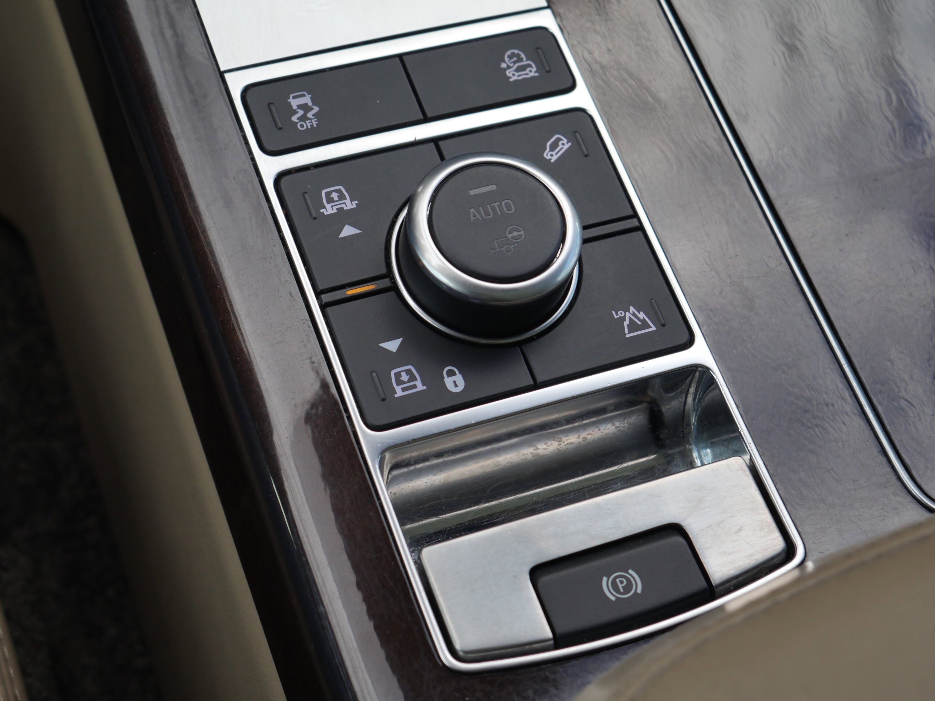 Used 2019 Fuji White Land Rover  image 19