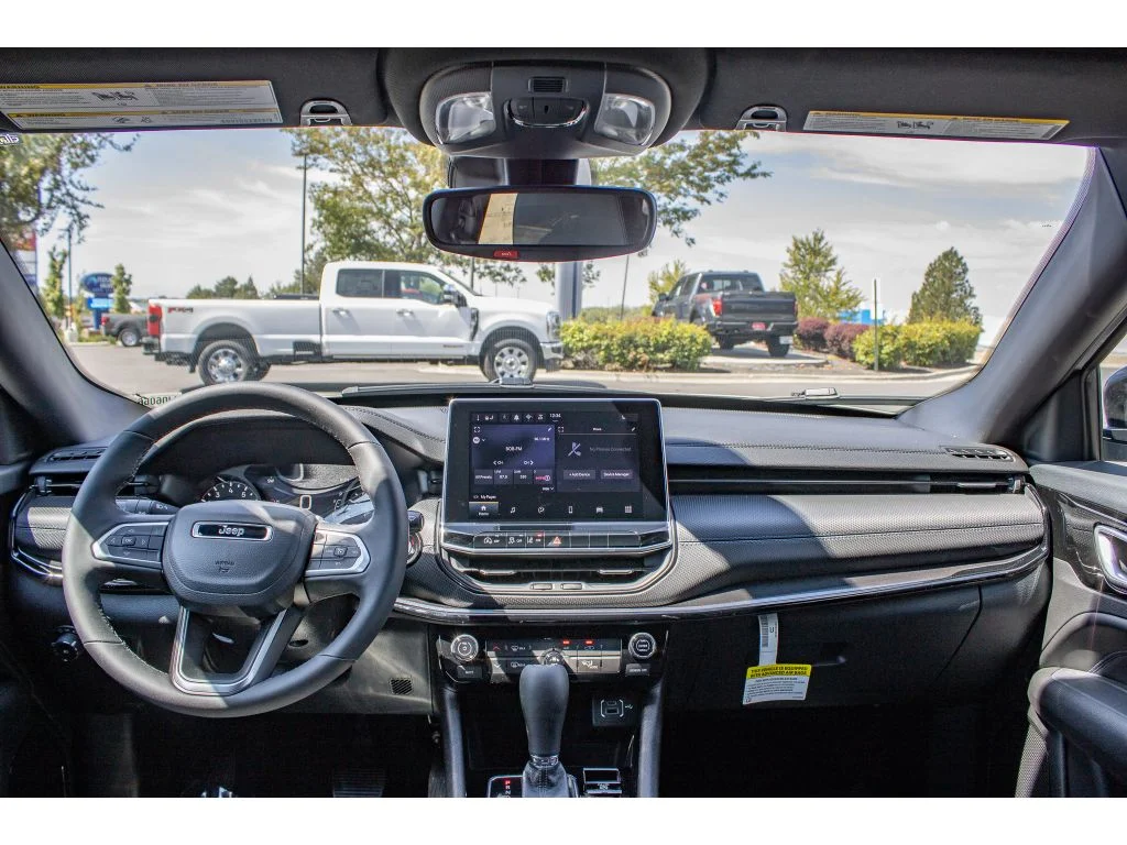 New 2026 Bright White Clearcoat Jeep Latitude image 21