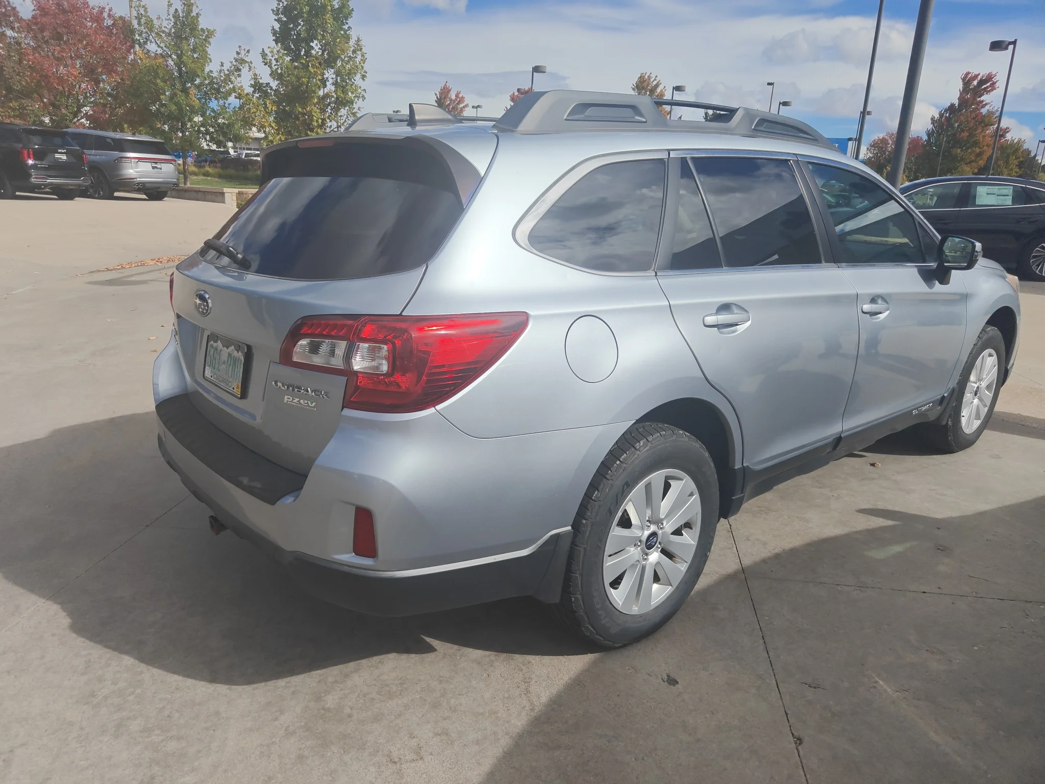 Used 2017 Ice Silver Metallic Subaru Premium image 3