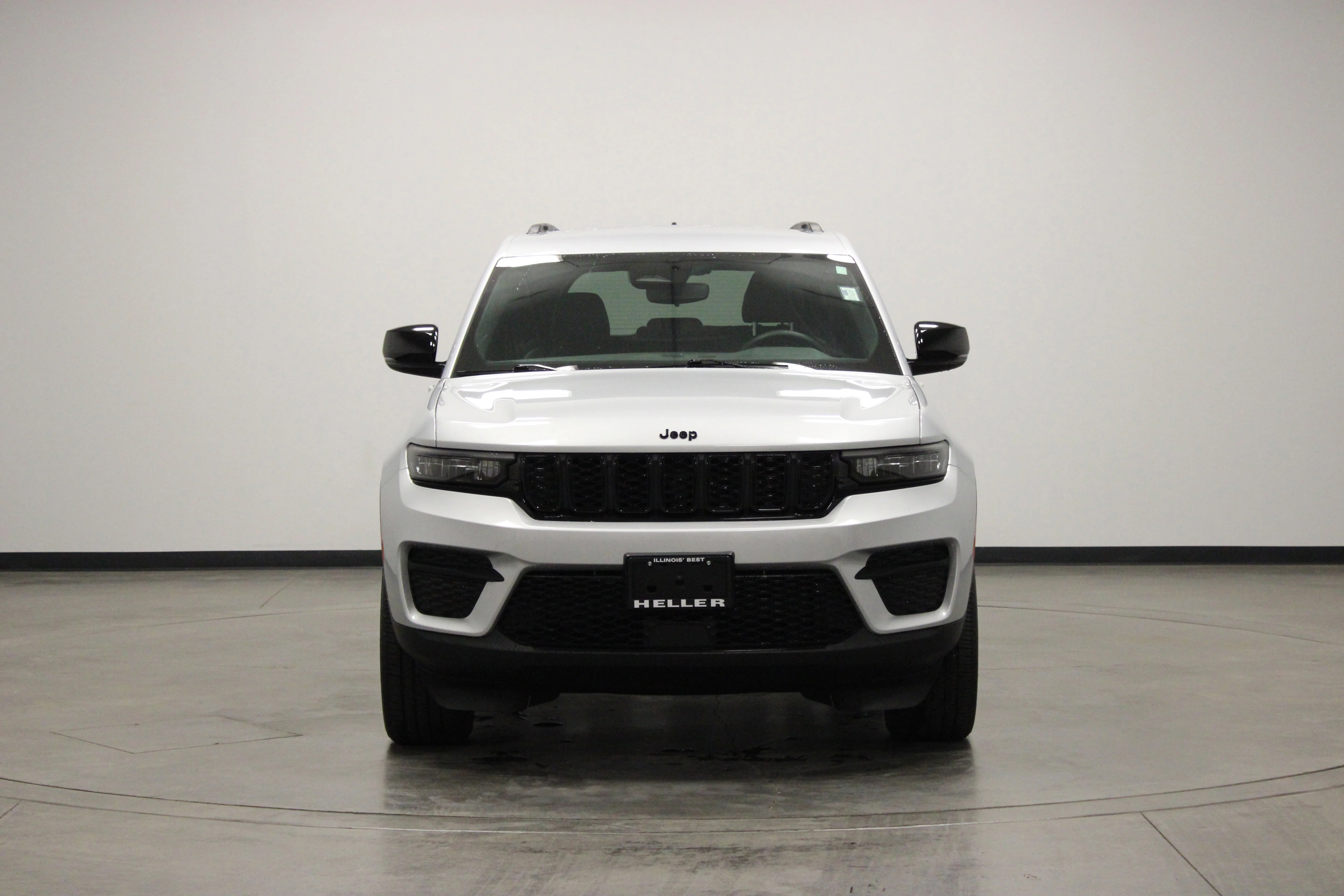 Used 2023 Silver Zynith Jeep Altitude X image 3