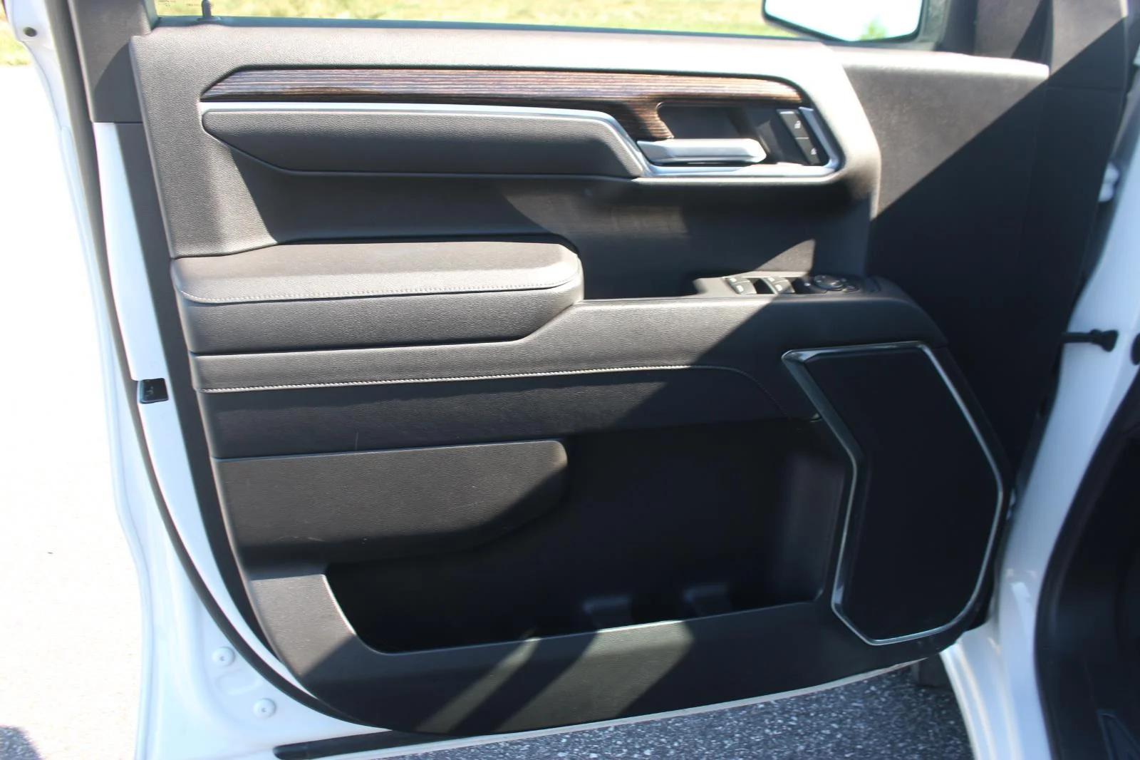Used 2023 Summit White GMC Elevation image 14