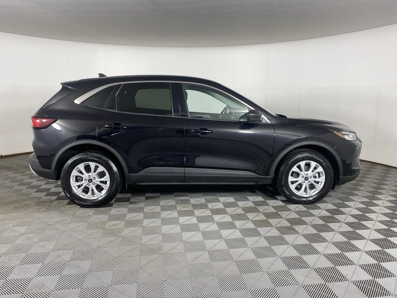 Used 2023 Agate Black Ford Active image 8