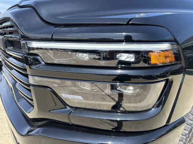 New 2027 Diamond Black Crystal Pearl-Coat Exterior Paint RAM Laramie image 9