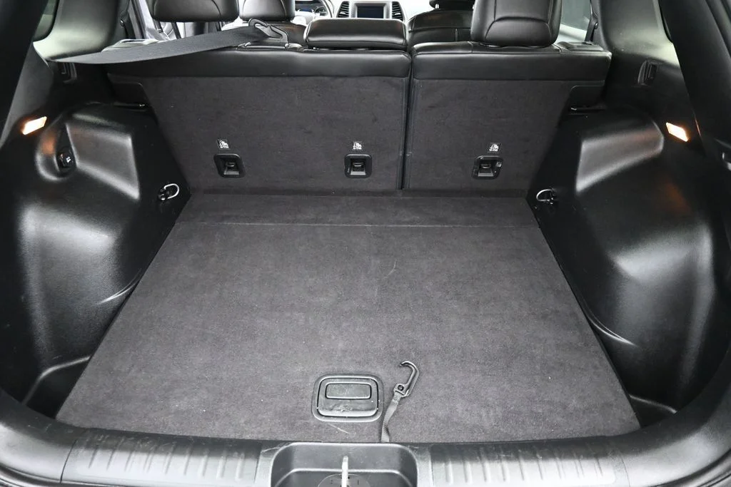 Used 2019 Silver Jeep Latitude Plus image 14