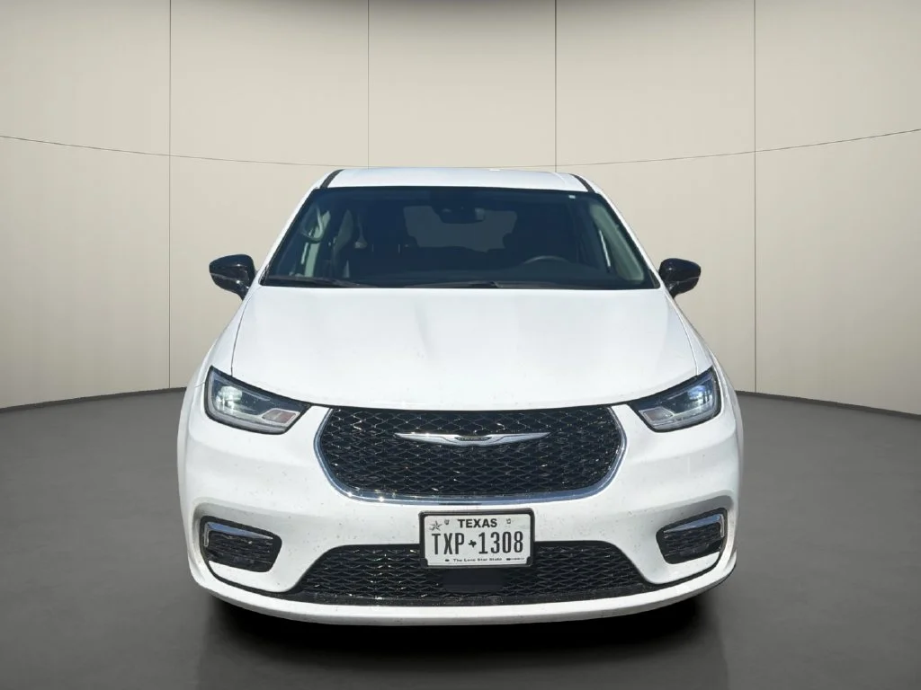 Used 2024 White Chrysler Touring L image 2