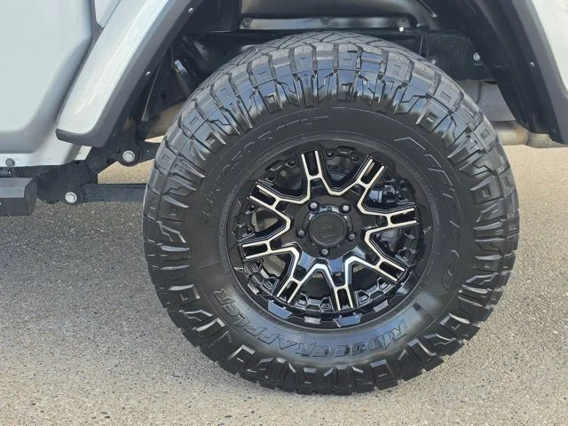 Used 2023 Silver Jeep Sport S image 27