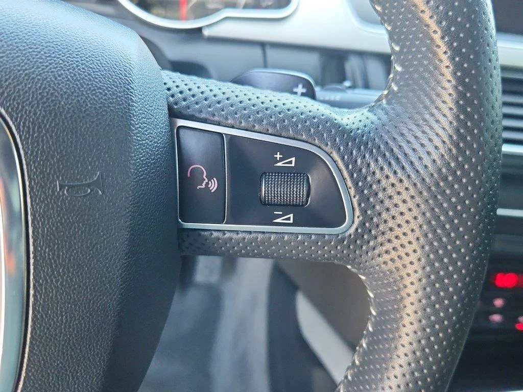 Used 2012 Phantom Black Pearl Effect/Black Roof Audi 2.0T Prestige image 19