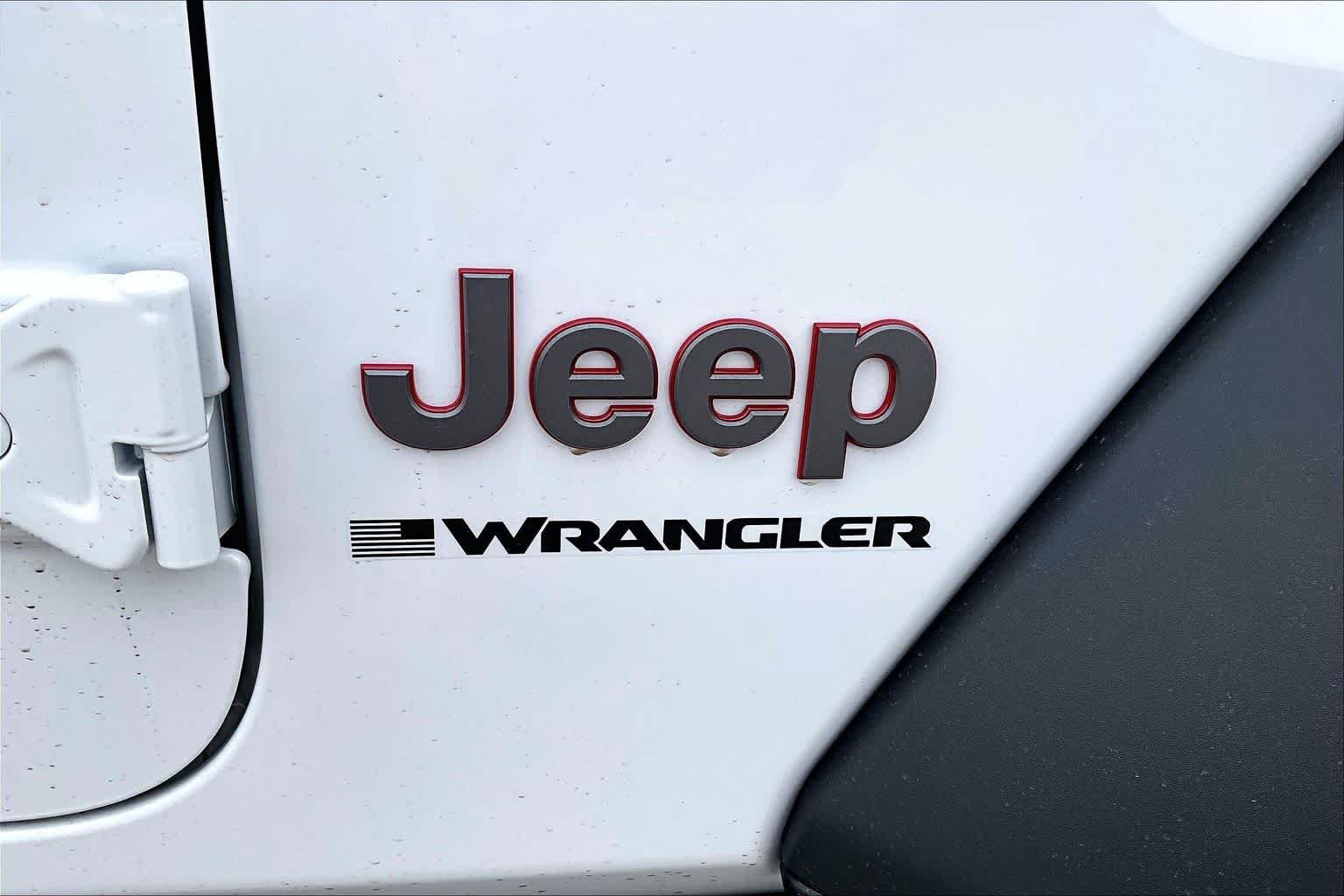 New 2026 Bright White Clear-Coat Exterior Paint Jeep Rubicon image 16