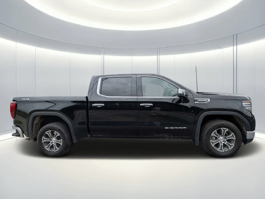 Used 2025 Black GMC SLT image 3
