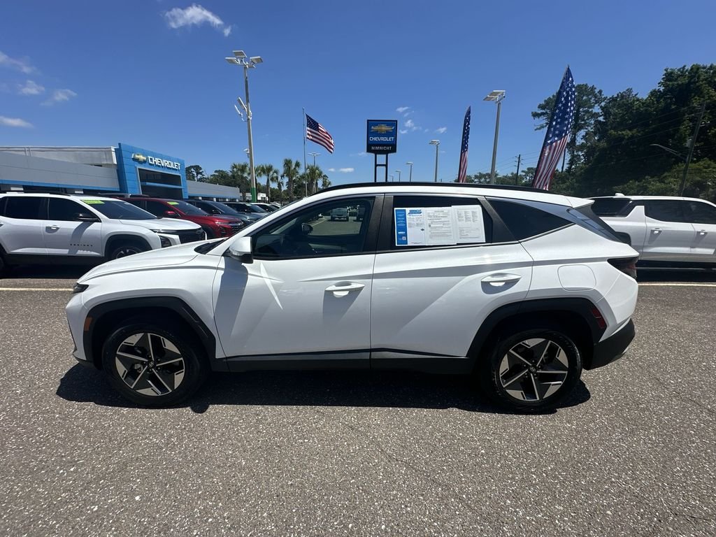 Used 2025 White Hyundai SEL image 13