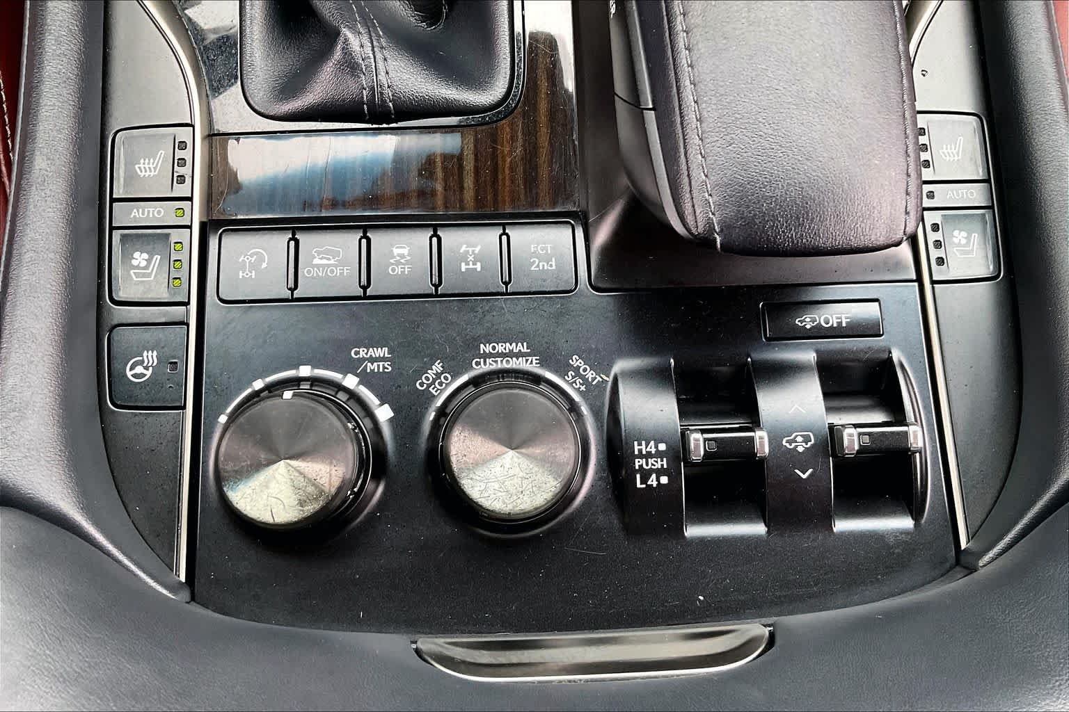 Used 2019 Atomic Silver Lexus  image 33