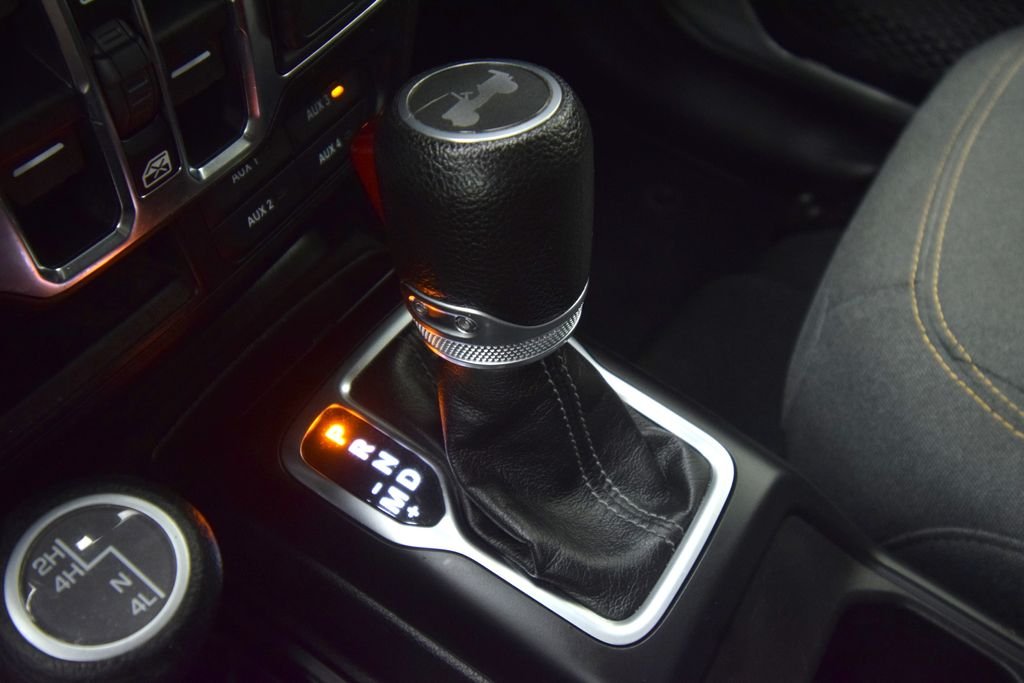 Used 2024 Silver Zynith Clearcoat Jeep Sport S image 24