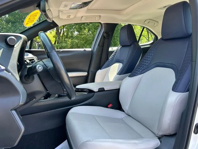 Used 2020 White Lexus 250h Base image 18