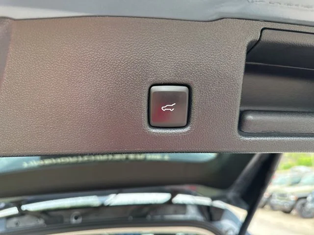 Used 2024  Ford Platinum image 23