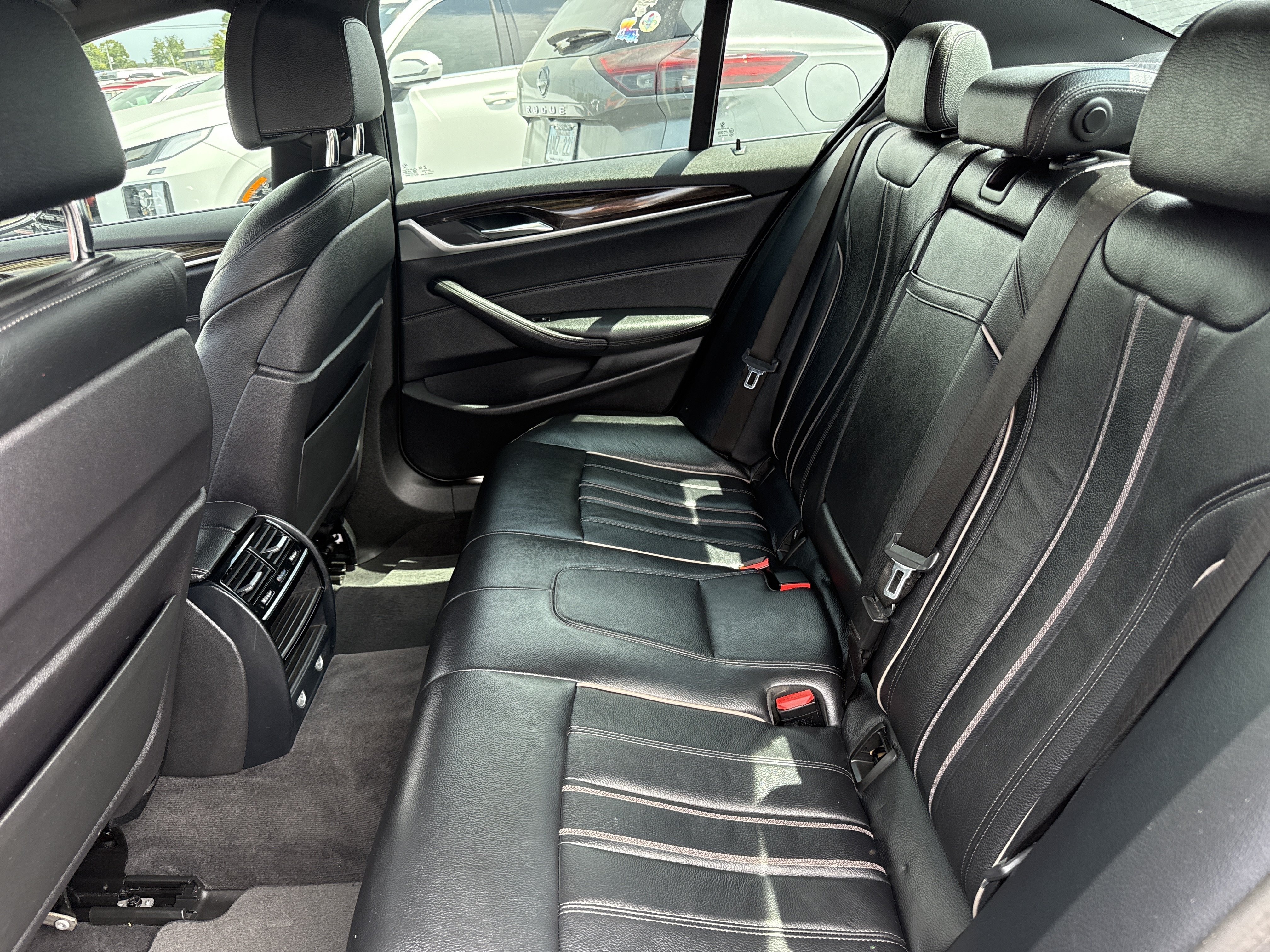 Used 2018 Black Sapphire Metallic BMW  image 6