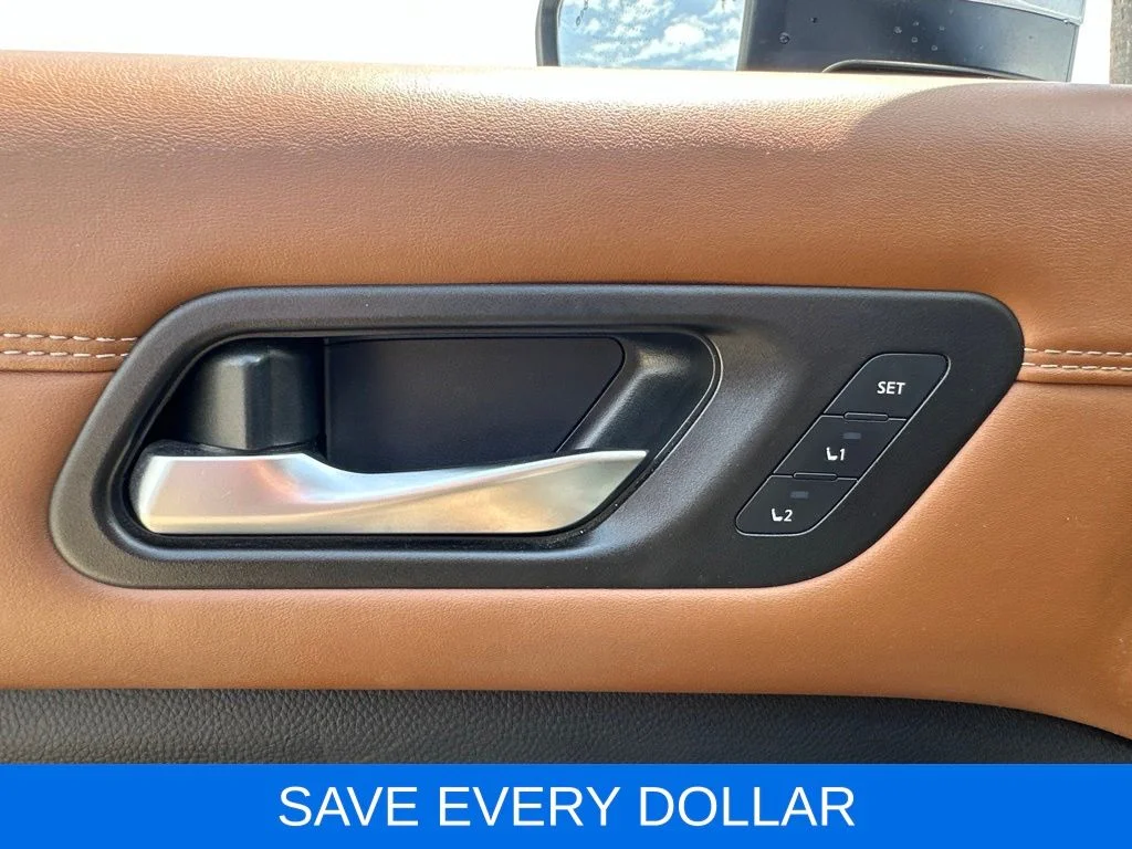 Used 2023 Silver Nissan Platinum image 8
