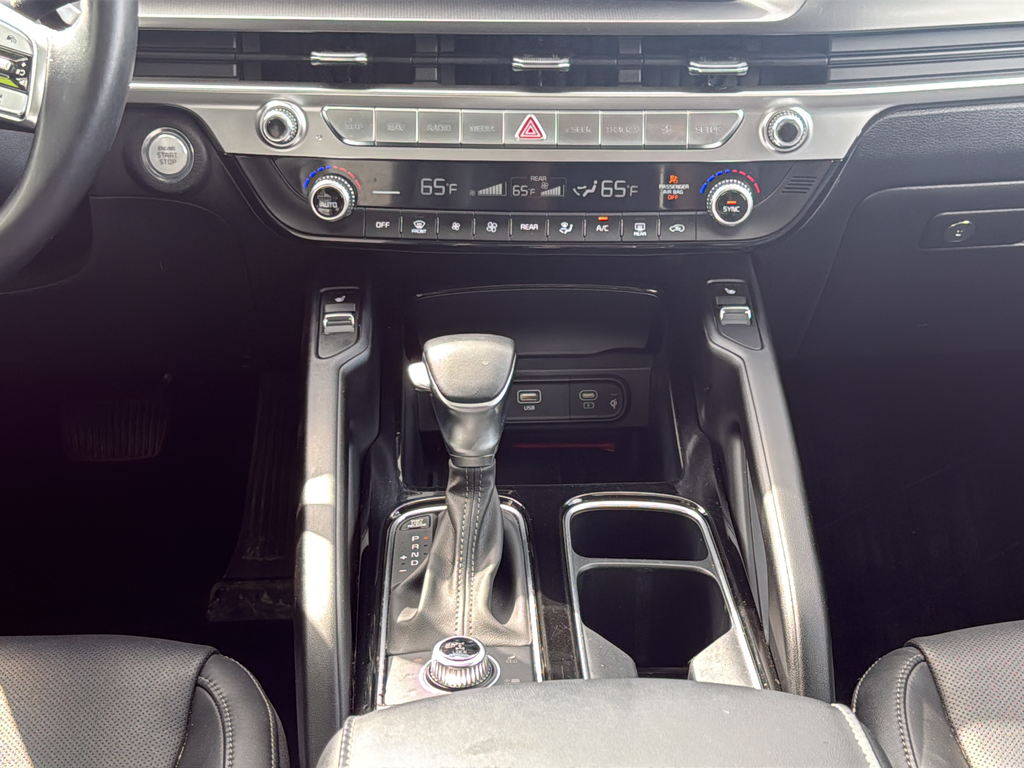 Used 2024 Green Kia S image 32