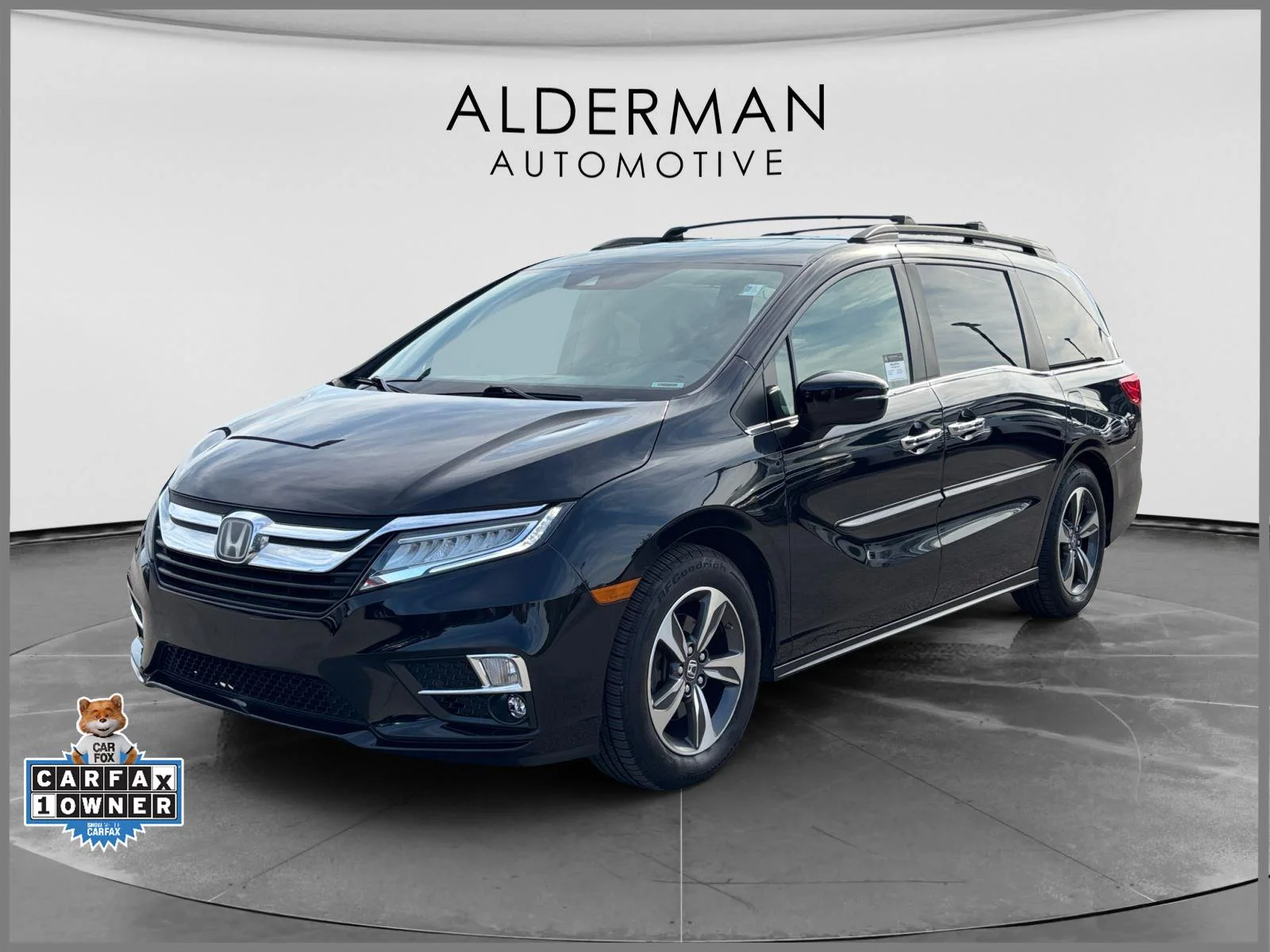 2018 Honda Odyssey Touring's photo
