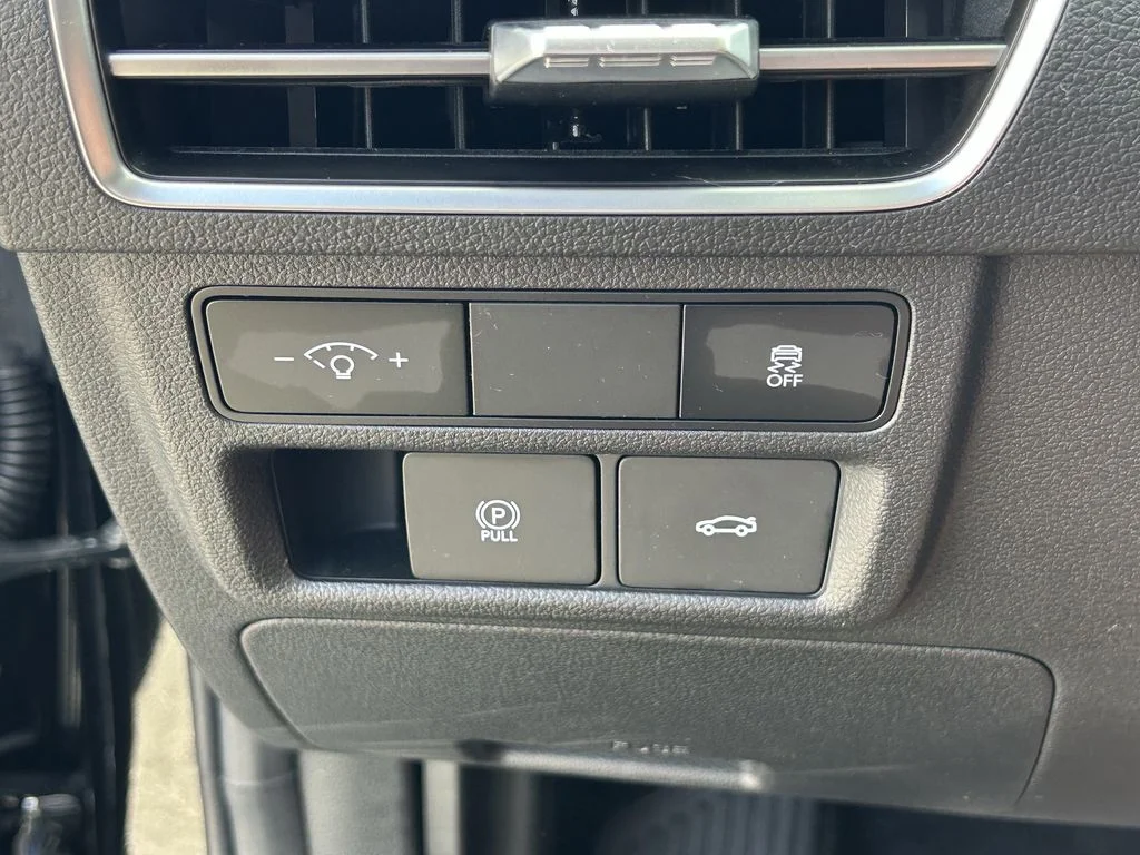 Used 2024 Black Hyundai SEL image 29